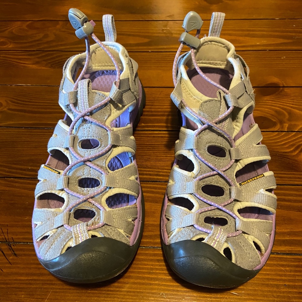 Keen woman’s whisper sandals